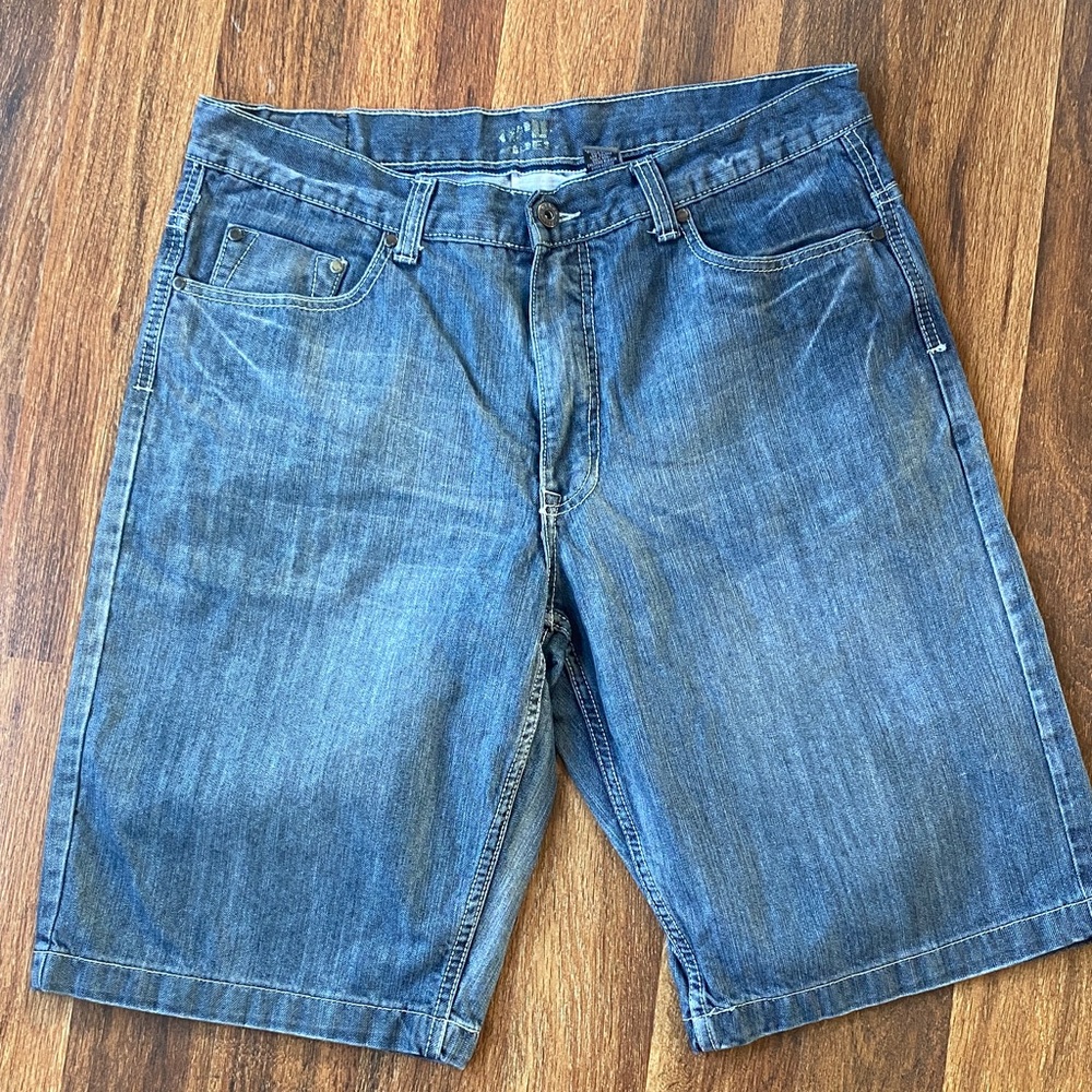 Men’s urban pipeline, denim shorts, size 36 contrast stitching